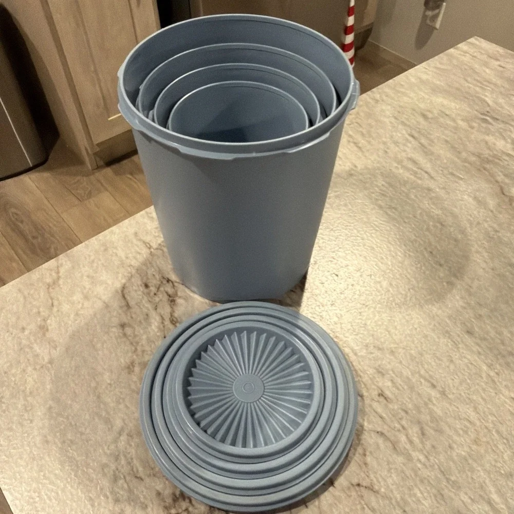 Set Of 4 Vtg‎ Tupperware Servalier Country Blue Canisters With Seals